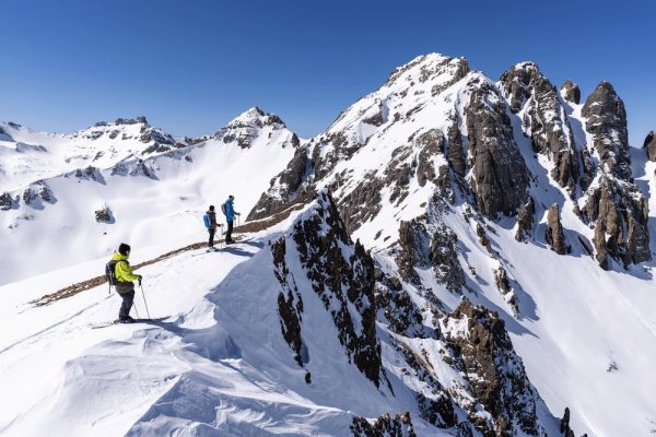 helicopter ski touring-min